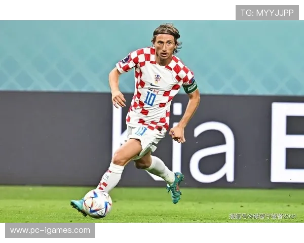 终场哨响,克罗地亚老将莫德里奇跪地掩面